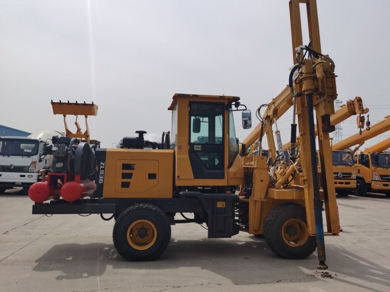 3.升級(jí)版高速公路護(hù)欄打樁機(jī)