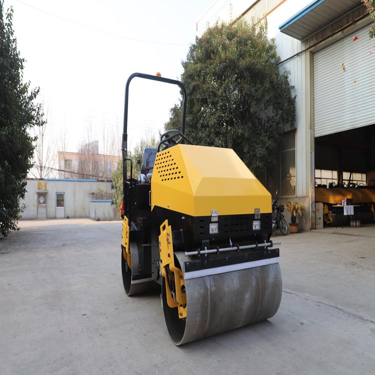 全新現(xiàn)貨壓路機(jī)好轉(zhuǎn)向小型駕駛型壓路機(jī)