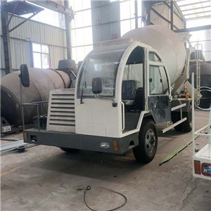 小型水泥攪拌運(yùn)輸車 水泥攪拌罐車廠家生產(chǎn)加工價(jià)格優(yōu)惠