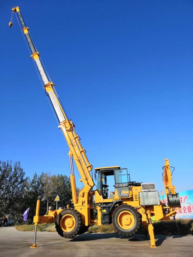 廠家直銷10噸多功能四驅(qū)越野行走吊車